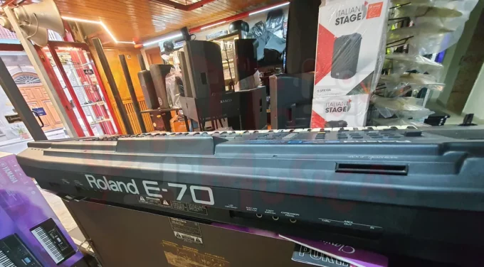 Roland E70 Tastiera Arranger Usata